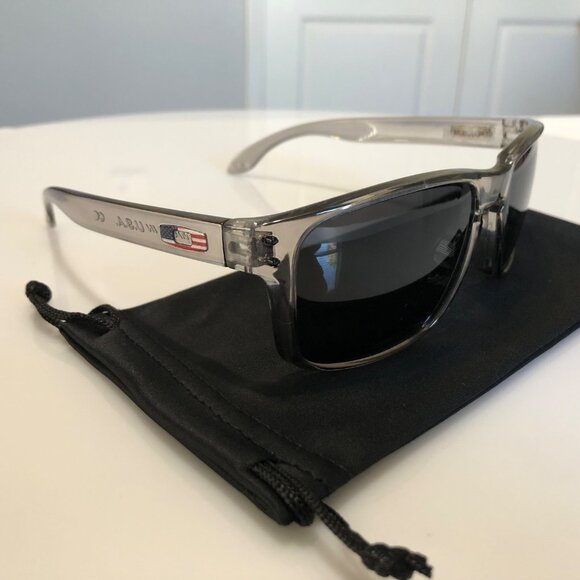 Oakley Holbrook Polarized USA Flag Collection OO9102 Smoke Gray Frame - Picture 1 of 12